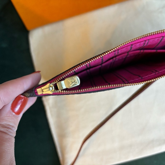 Authentic Louis Vuitton Neverfull PM NEW pink monogram wristlet pouch - Picture 3 of 8